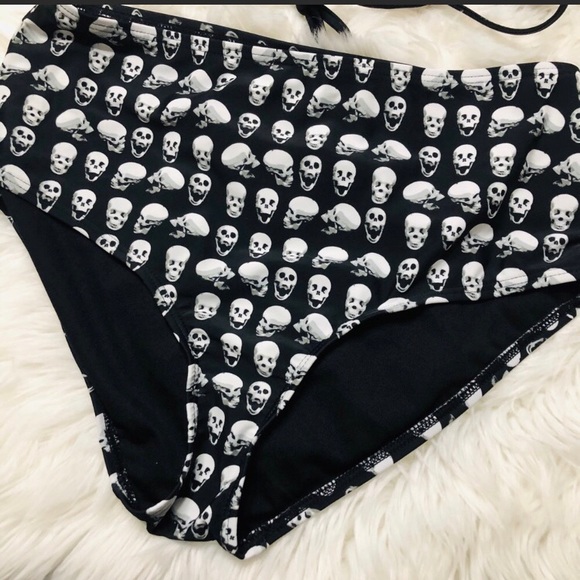 ISO high waist skull bikini Hot Topic - Picture 7 of 8